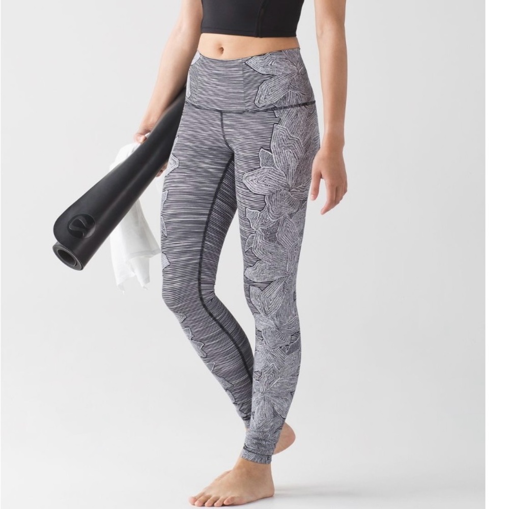 Lululemon Wunder Under Pant (Hi-Rise)
Dottie Tribe White Black